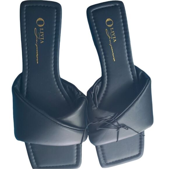 OLIVIA FERAGAMO SIZE 6MED NWT BLACK FLAT - Picture 1 of 4